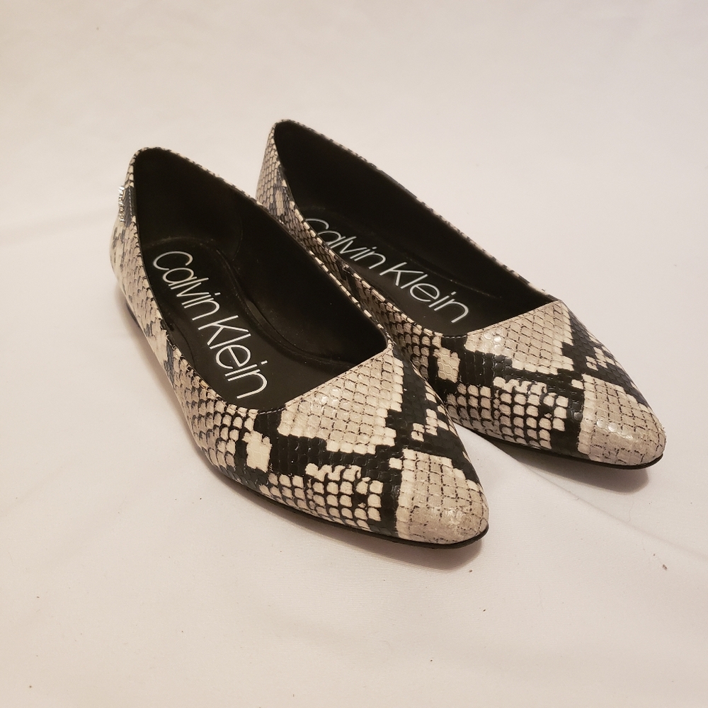 Calvin Klein Emerin Black/White Snake Skin Flats size 6